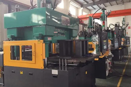 伺服節(jié)能精密注塑機(jī)多少錢一臺(tái)？至少3萬元以上！